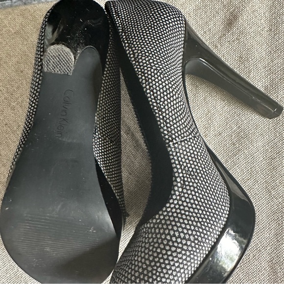 Calvin Klein Kendall Black Platform pumps Heels size 7 - Picture 2 of 12